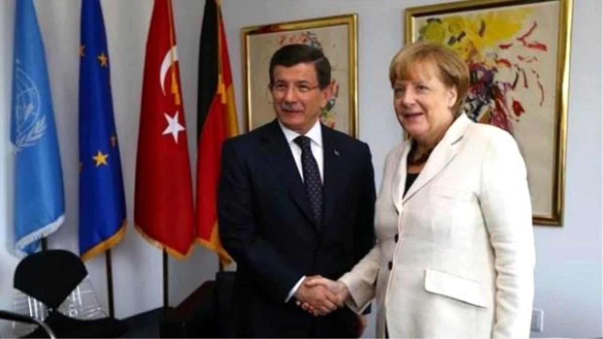 Başbakan Davutoğlu, Almanya Başbakanı Merkel ile Görüştü