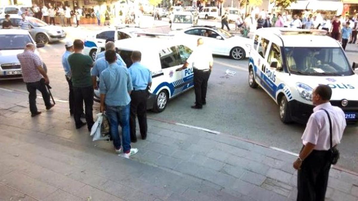Başkent\'te Taşlı Sopalı Kavga: 1\'i Asker 5 Yaralı