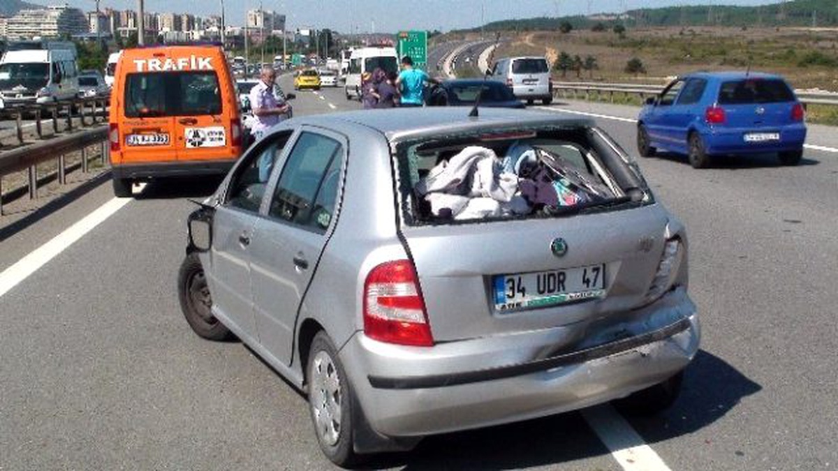 Bayram Dönüşü Tem\'de Zincirleme Kaza: 18 Yaralı
