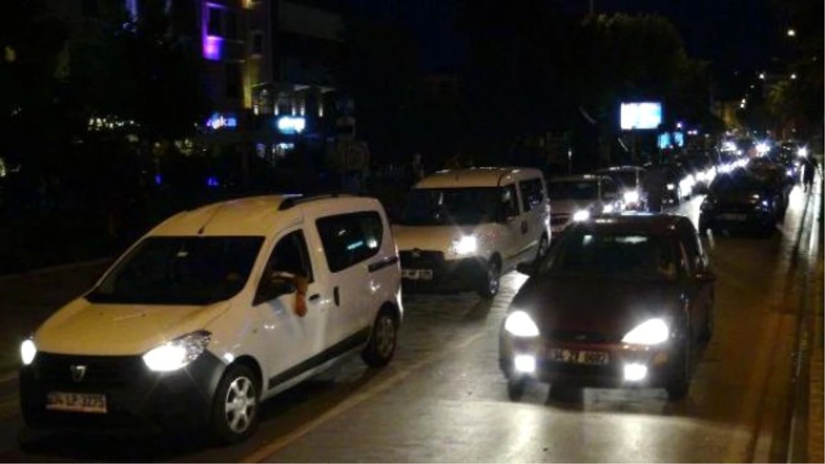 Çanakkale\'de Tatilcilerin Dönüş Yoğunluğu Gece de Devam Etti