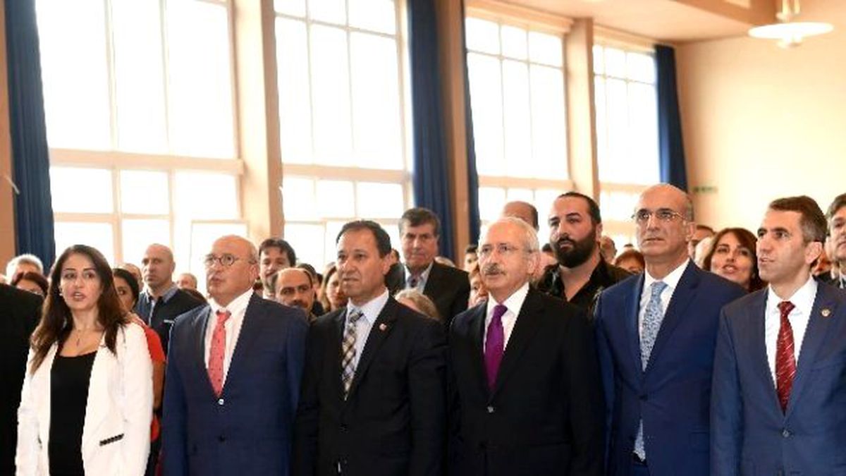 CHP Genel Başkanı Kılıçdaroğlu, Stuttgart\'da Partililerle Bir Araya Geldi