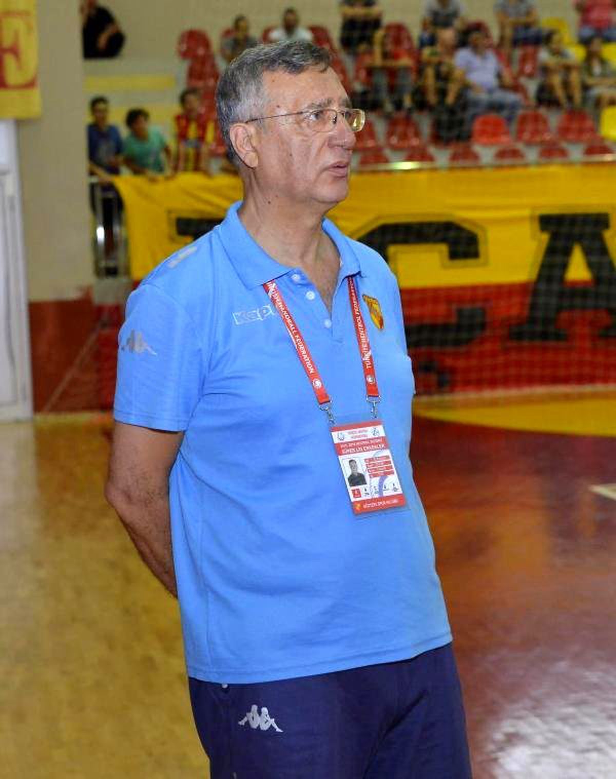 Feridun Dorak, Futbolla Başladı Hentbola Tutuldu