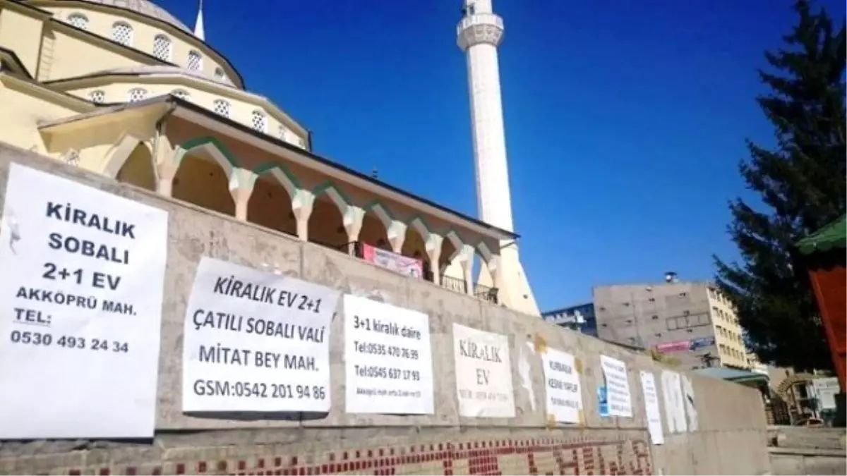 Hz Ömer Camii Duvarı Emlak Panosuna Döndü