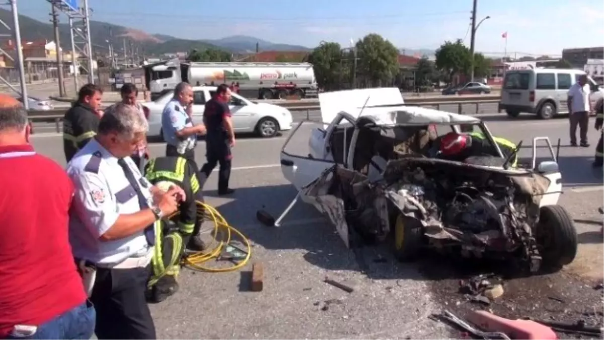 Kocaeli Körfez\'de Trafik Kazası: 1 Ölü, 2 Yaralı