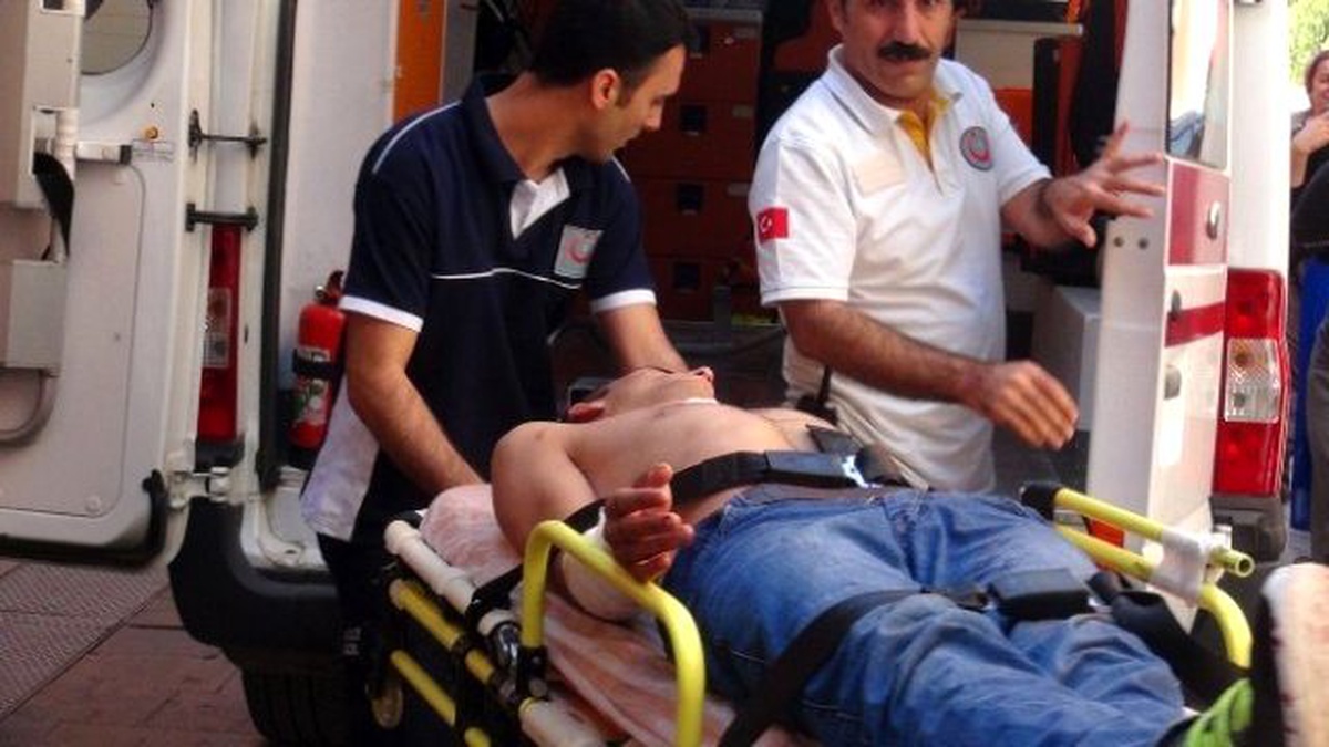 Komşu Kavgasında Silahlar Çekildi: 1\'i Ağır, 4 Yaralı