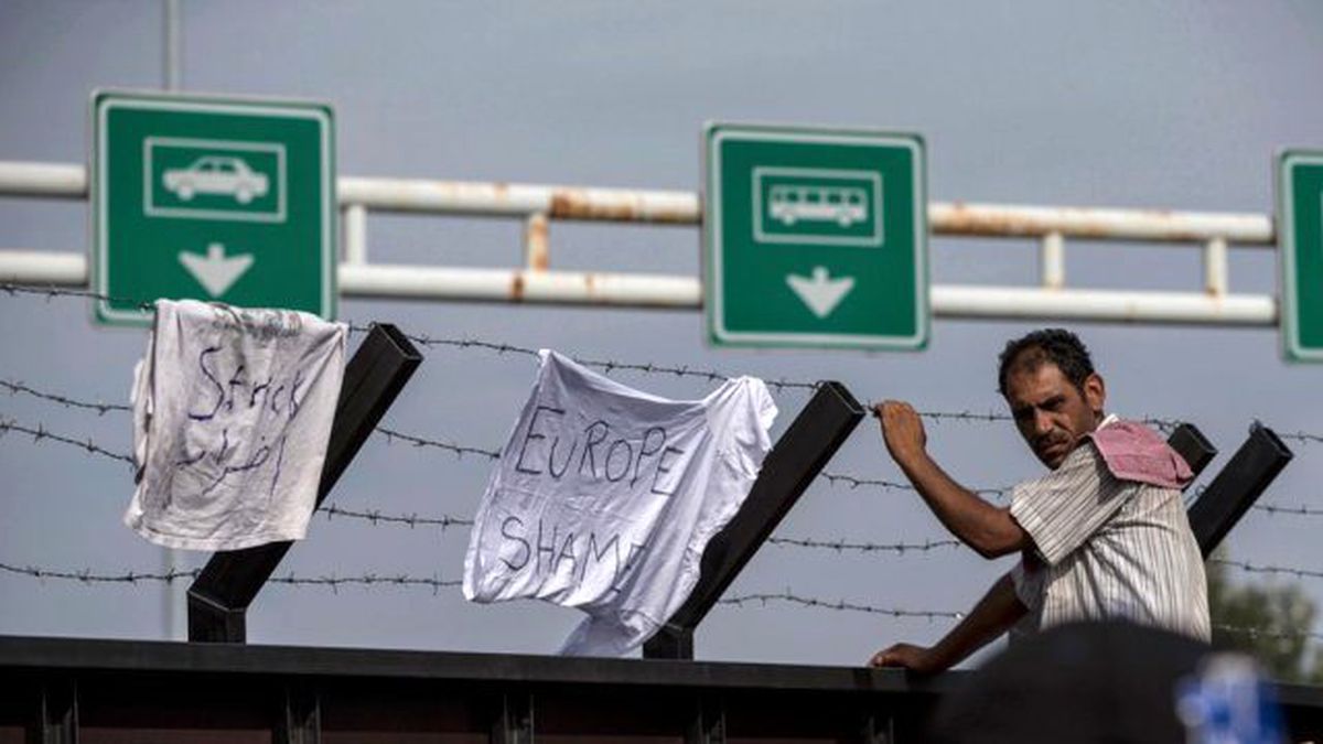 Macaristan, Göçmenler İçin Çektiği Tel Örgüyü Söktü