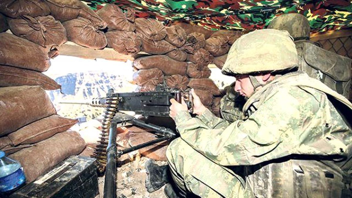 Mehmetçik, 2030 Rakımlı Kartal Yuvası'nda Bayramı Kutladı