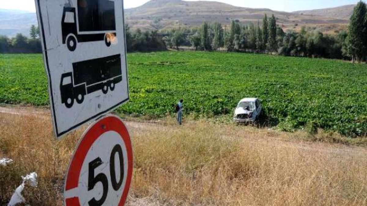 Şarampole Yuvarlanan Otomobilde 5 Yaralı