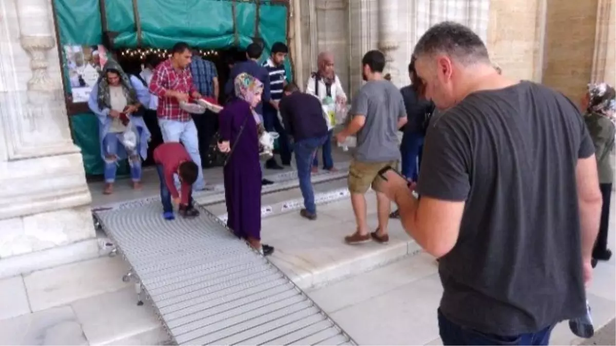 Selimiye Camii Yılın En Kalabalık Gününü Yaşadı