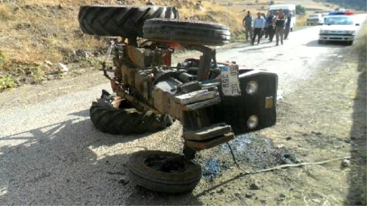 Suşehri\'nde Traktör Devrildi: 3 Yaralı