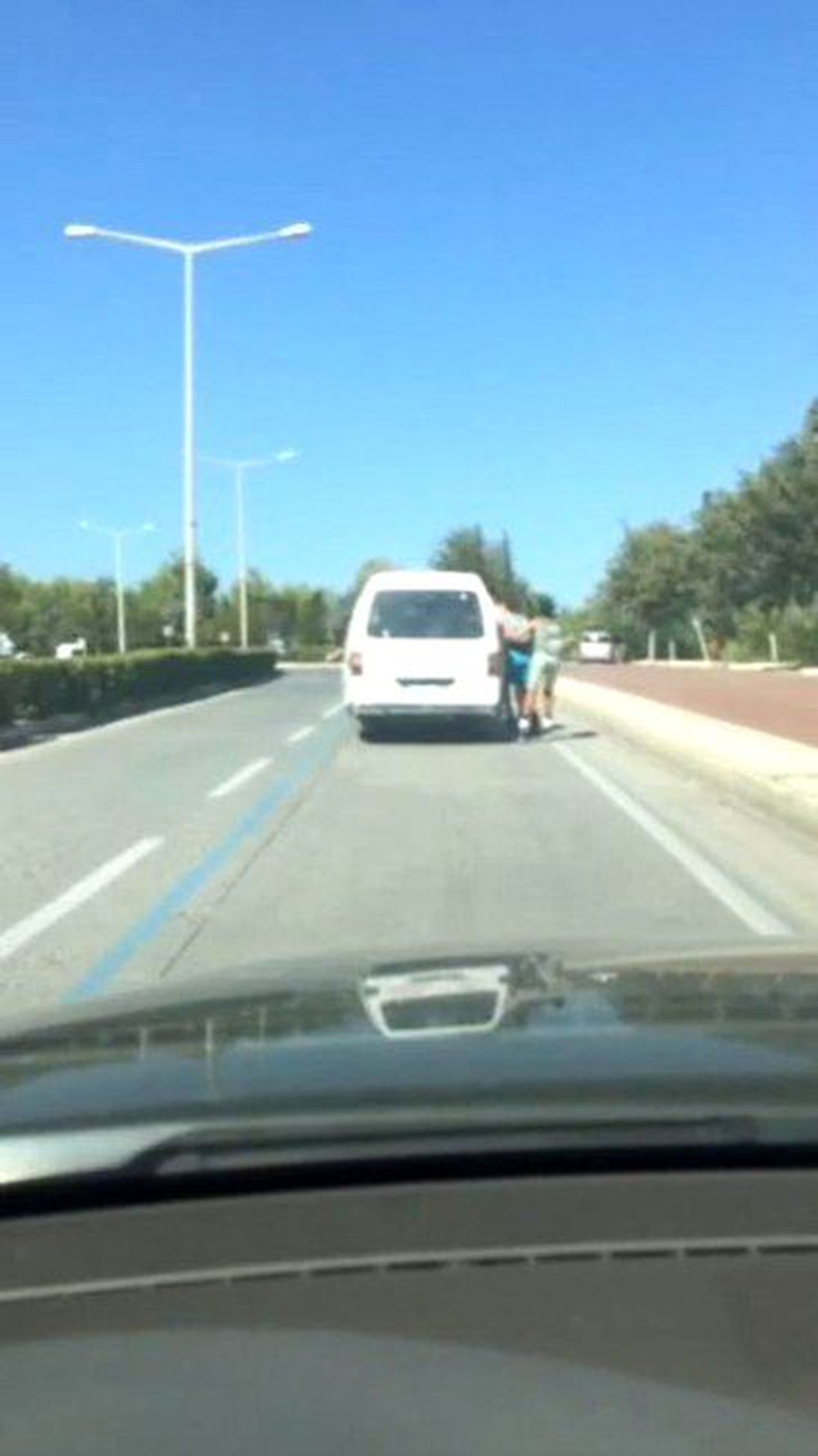 Trafikte Tehlikeli Kaykay Yolculuğu