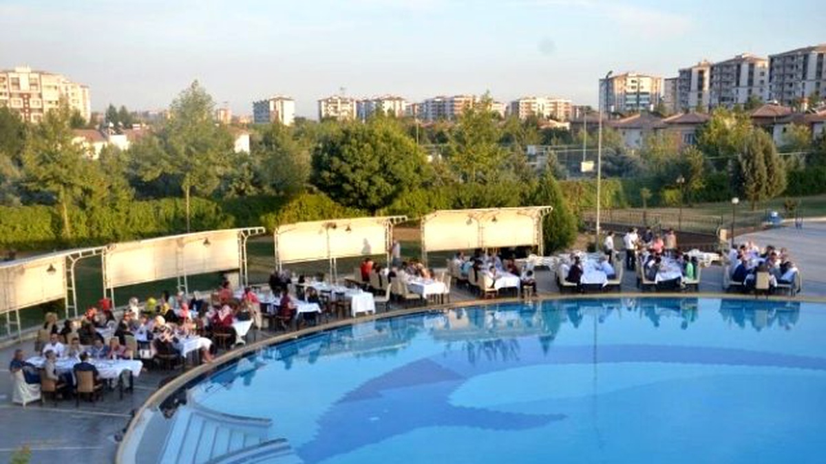 AK Parti Diyarbakır Milletvekili Adayı Ebubekir Bal, Kanaat Önderleri ve Muhtarları Yemekte Ağırladı