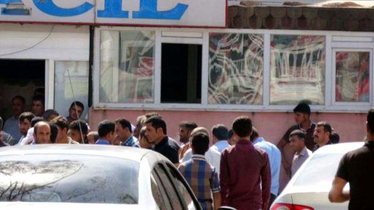 Akçakale\'de Akraba Minibüsçülerin Yolcu Kavgası: 1 Ölü
