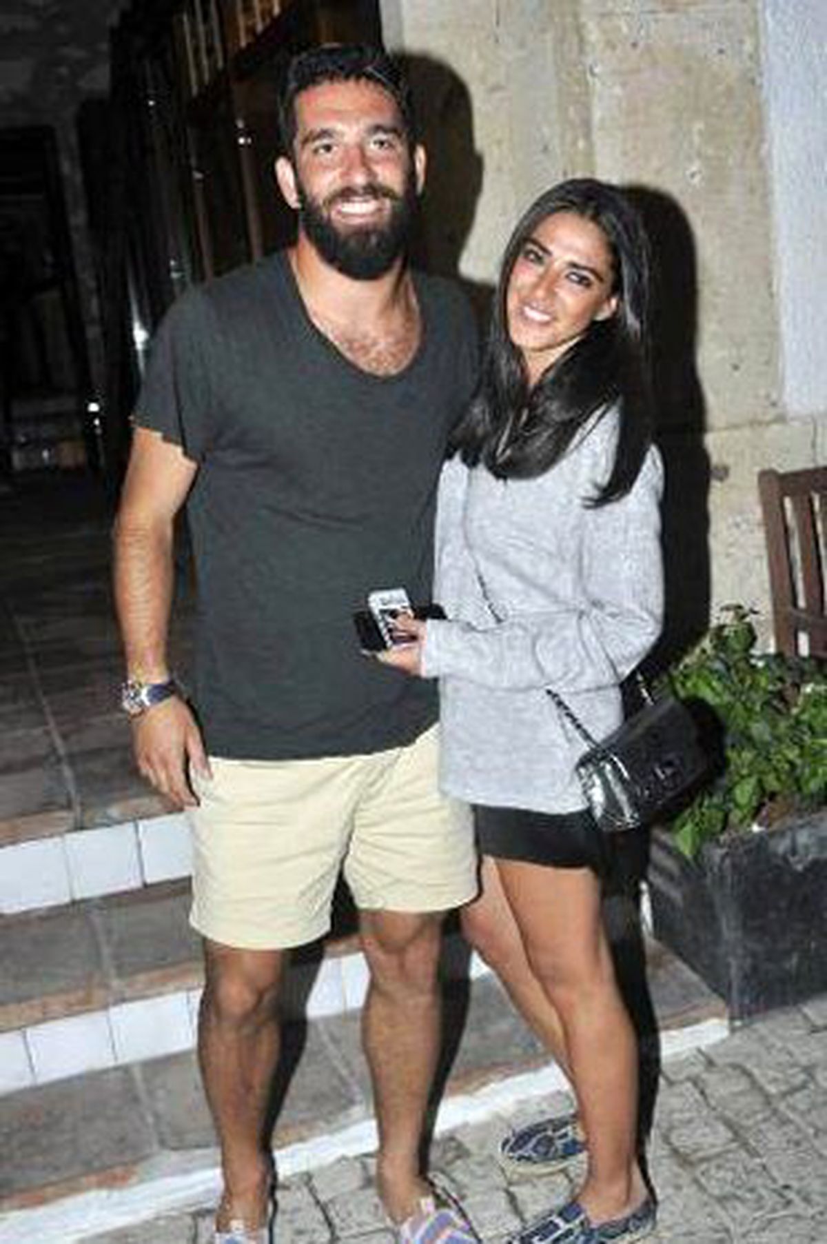 Arda Turan ve Aslıhan Doğan Çiftinden Aşk Pozları