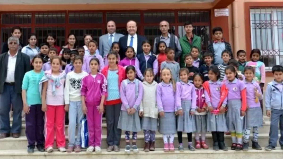 Başkan Özakcan; "Okullar Geleceğimizin Şekillendiği Yerledir"