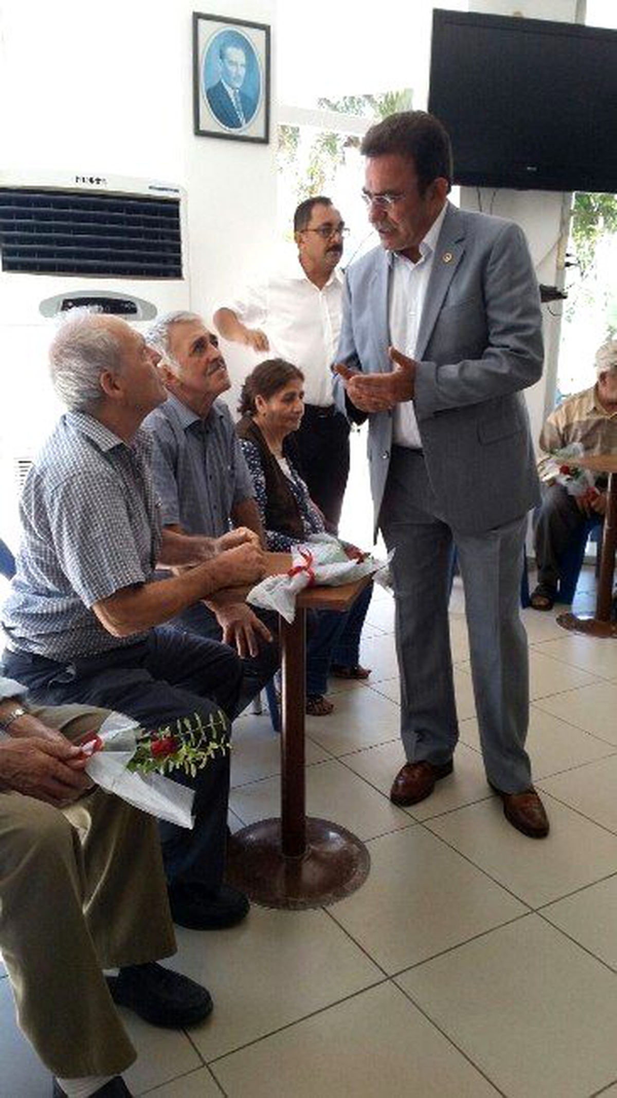 Çetin Osman Budak Huzurevi Sakinleriyle Bayramlaştı