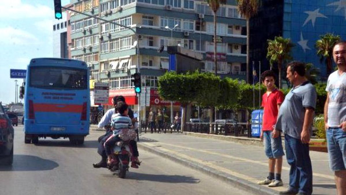 6 Kişilik Aile Elektrikli Bisiklete Bindi