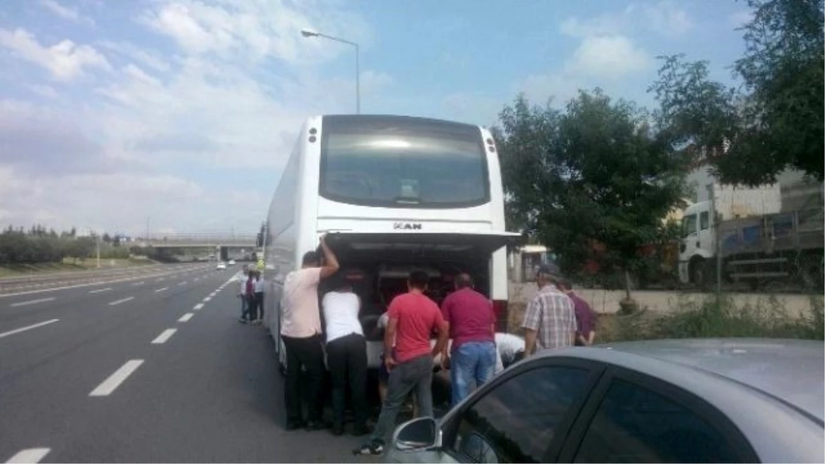Otobüsü Bozulan Yolcular 4 Saatlik Yolu 12 Saatte Bitiremediler
