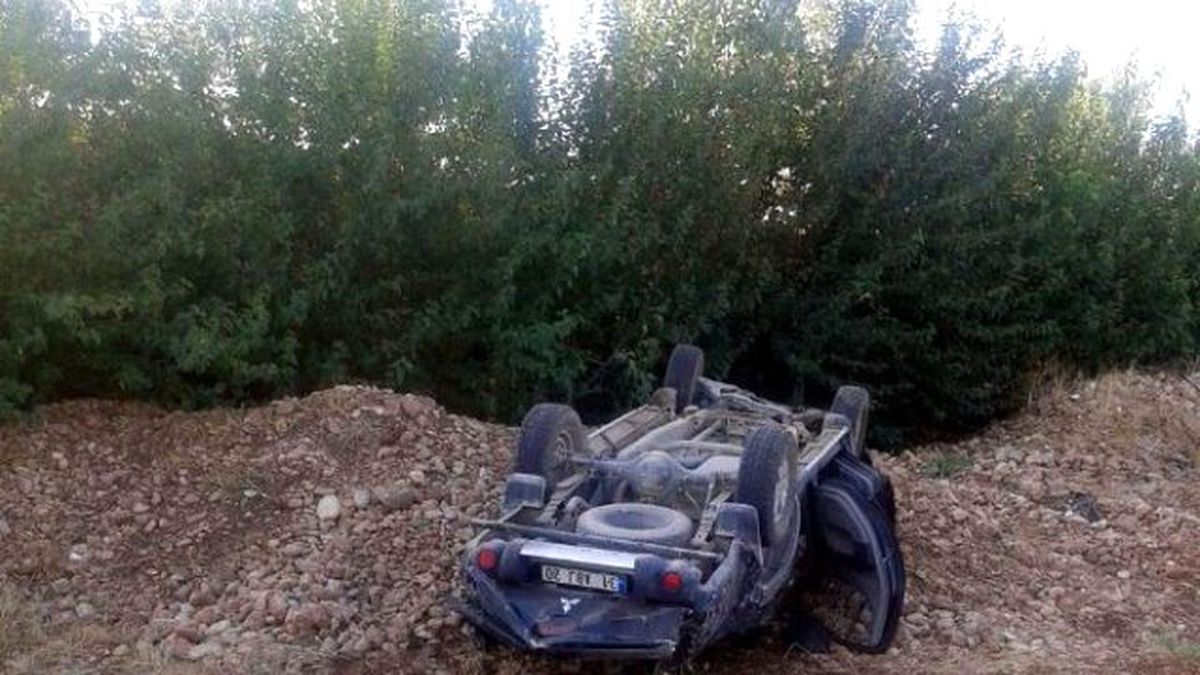 Otomobil Şarampole Yuvarlandı: 3 Yaralı