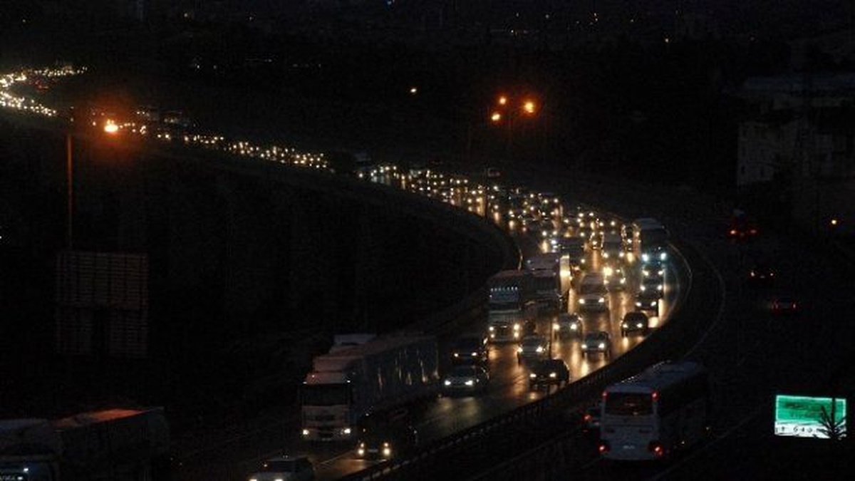 Tem Otoyolunda Tatilciler 2. Vitesi Unuttu