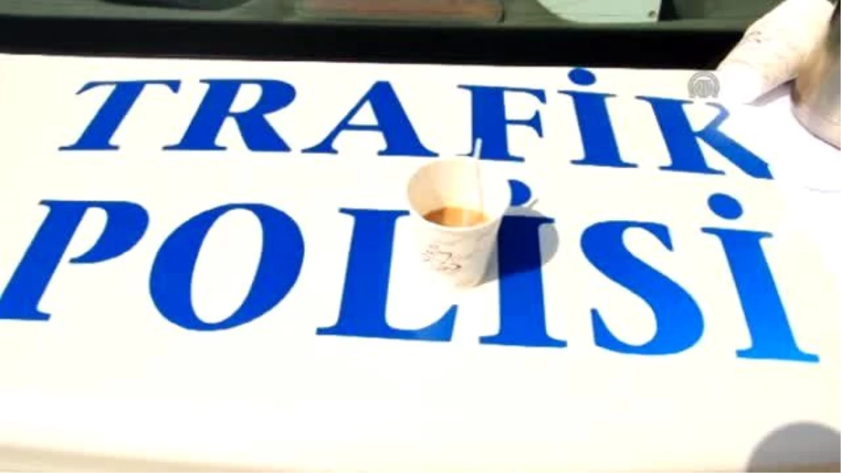 Trafik Polisinden Sürücülere Kahve Molası