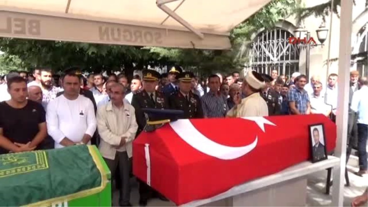 Yozgat Kazada Ölen Astsubay Ilgın\'a Cenazede Gözyaşı 1-