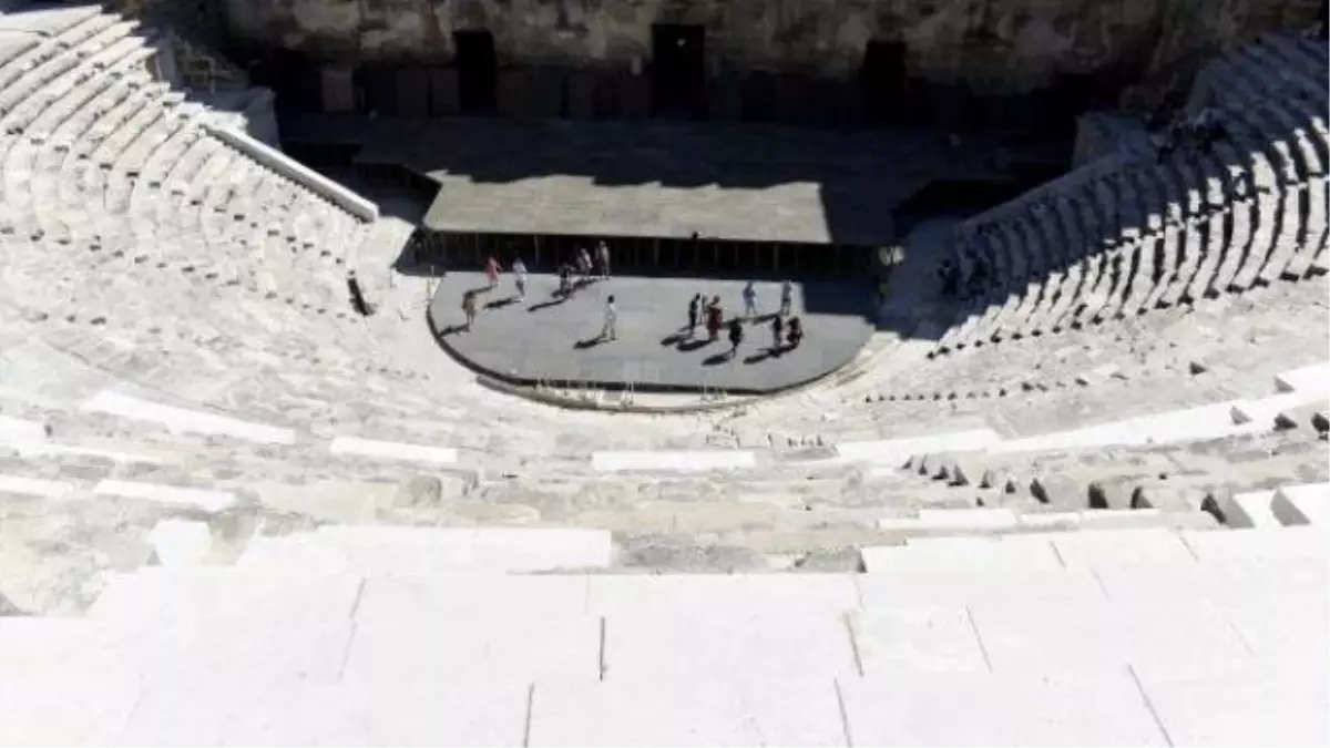 Restorasyon Faciası! Aspendos Antik Tiyatrosu\'na \'Mutfak Mermeri\' Döşendi