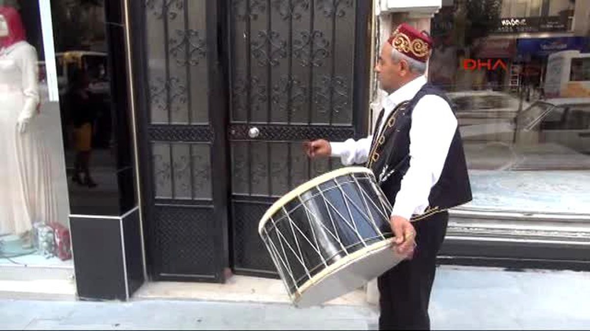 Çocuklarını Davulla Uyandırıp, Okula Gönderdi