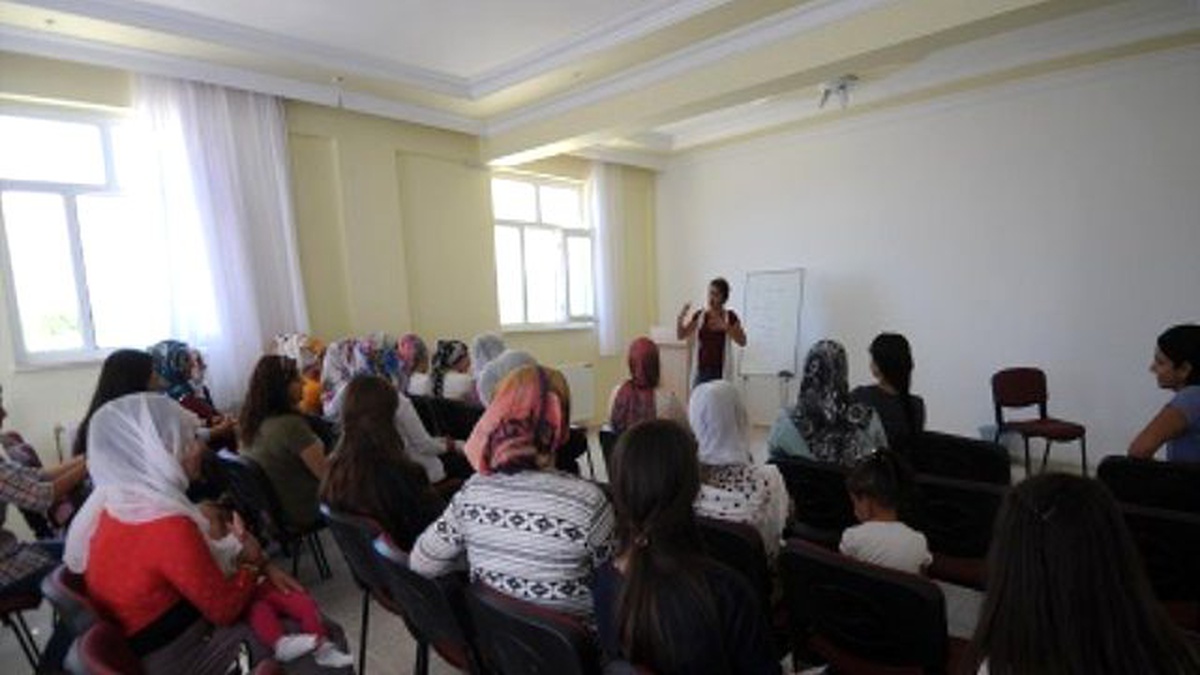 Diyarbakır\'da Kadınlara Yönelik Farkındalık Çalışması