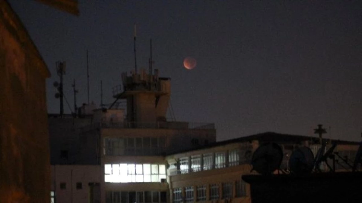 Diyarbakır\'da \'Kanlı Ay\' ve \'Süper Ay\' Görüntülendi
