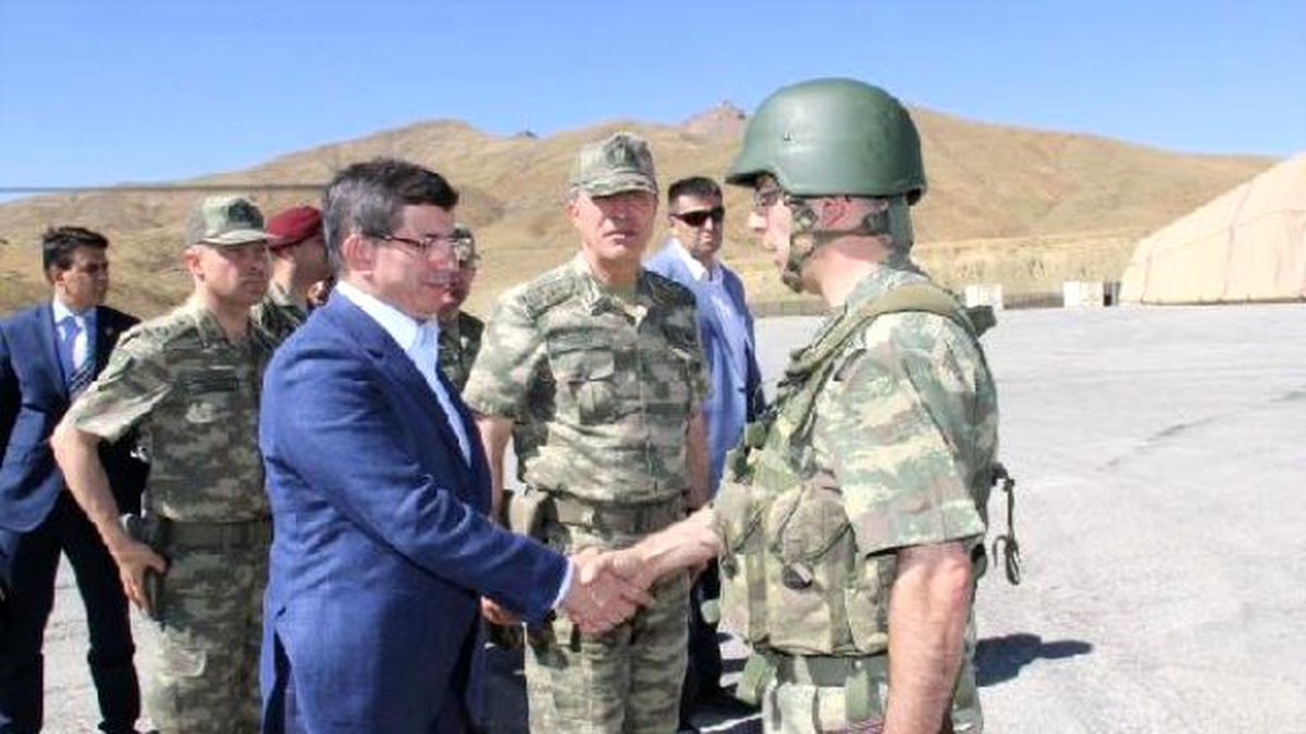 Davutoğlu\'nun Dağlıca Ziyaretinin Fotoğrafları Yayınlandı