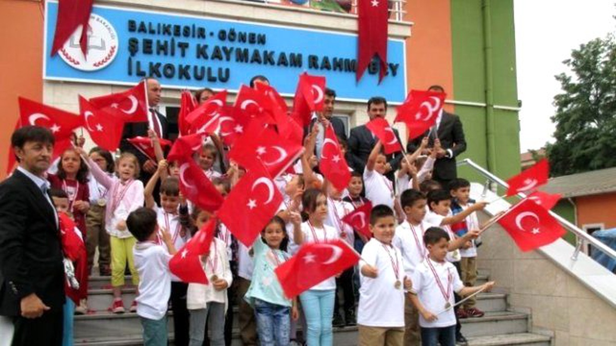 Gönen\'de İlköğretim Haftası Kutlanıyor