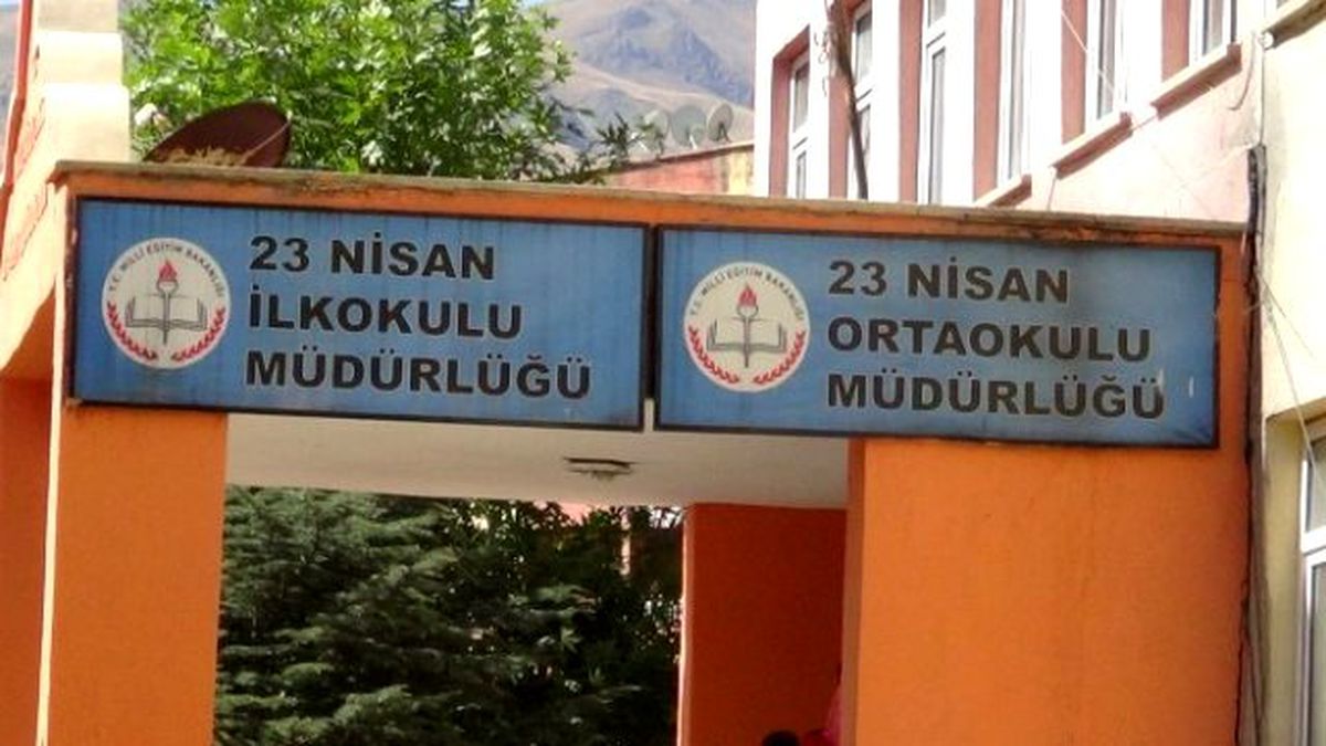 Hakkari\'de 73 Bin Öğrenci Ders Başı Yaptı