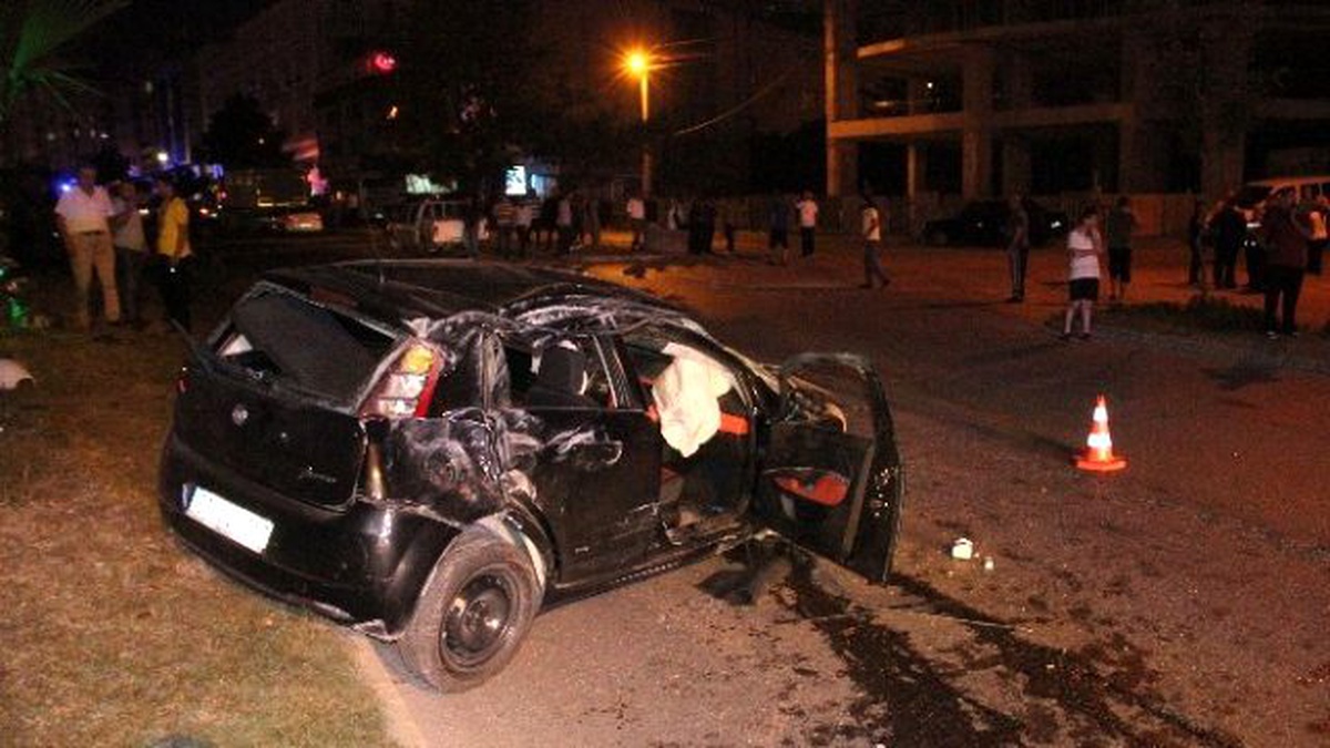 Karşı Şeride Geçen Otomobildeki Yaralılar Kaçtı