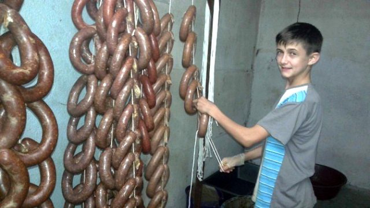 Kurban Etlerinden Kavurma, Kıyma ve Sucuk Yapılıyor