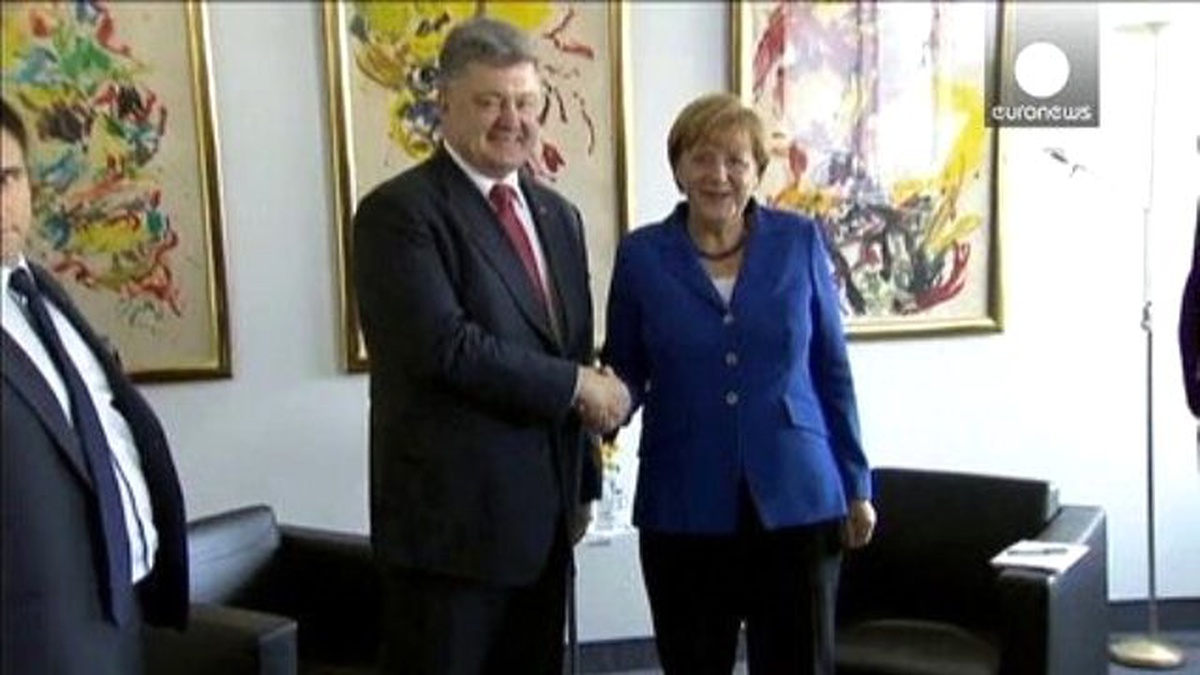 Merkel ile Poroşenko Ukrayna\'yı Görüştü