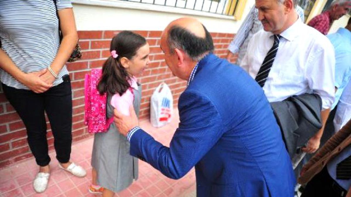 Müezzinoğlu: Okul Kantinlerinde Gazlı İçecek ve Cips Yasaklanıyor