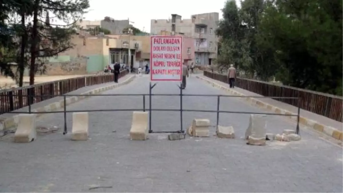 Nusaybin\'de PKK\'nın Tahrip Ettiği Köprü Trafiğe Kapatıldı