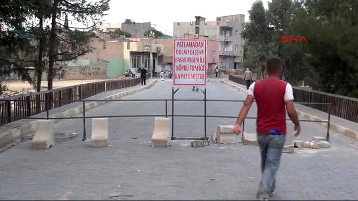 Nusaybin\'de PKK\'nın Tahrip Ettiği Köprü Trafiğe Kapatıldı