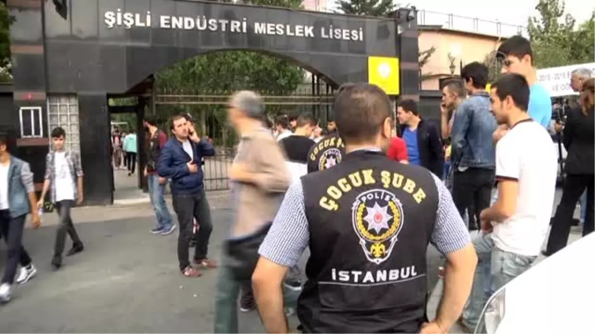 Okul Önlerinde Polis Denetimleri Başladı