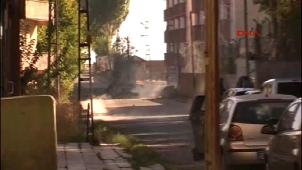 PKK\'lı Teröristler Tatvan Orduevi\'ne Saldırı Düzenledi