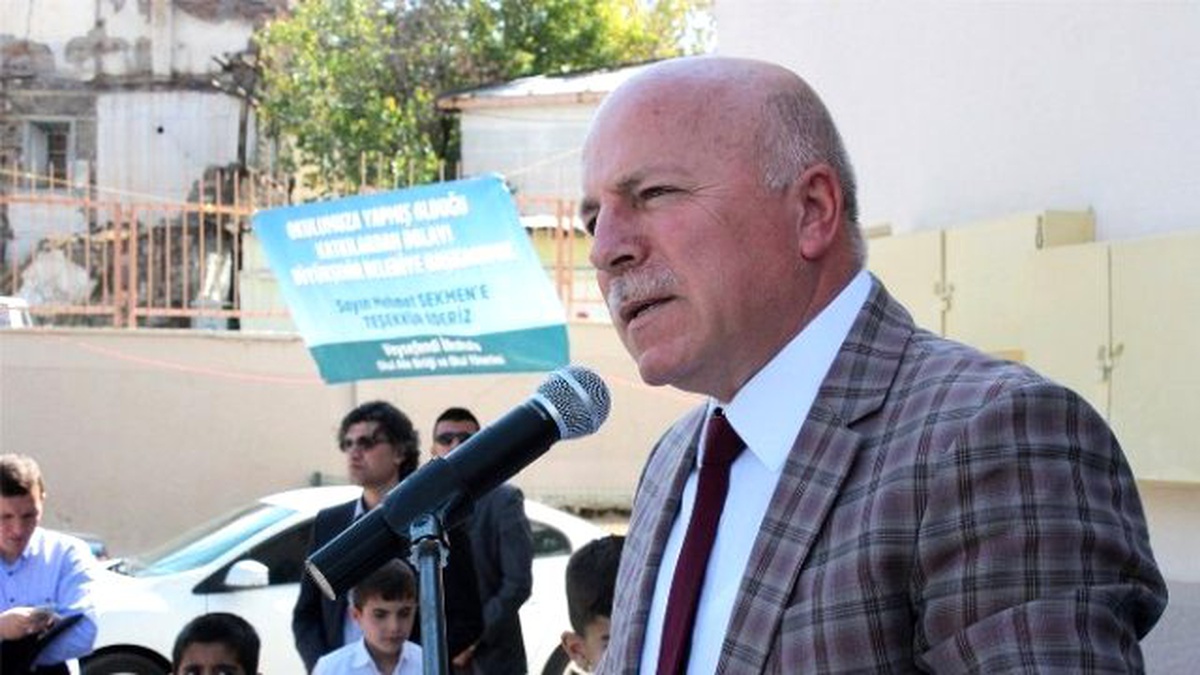 Sekmen: "Büyükşehir Belediyesi Olarak Okullarımıza Büyük Önem Veriyoruz"