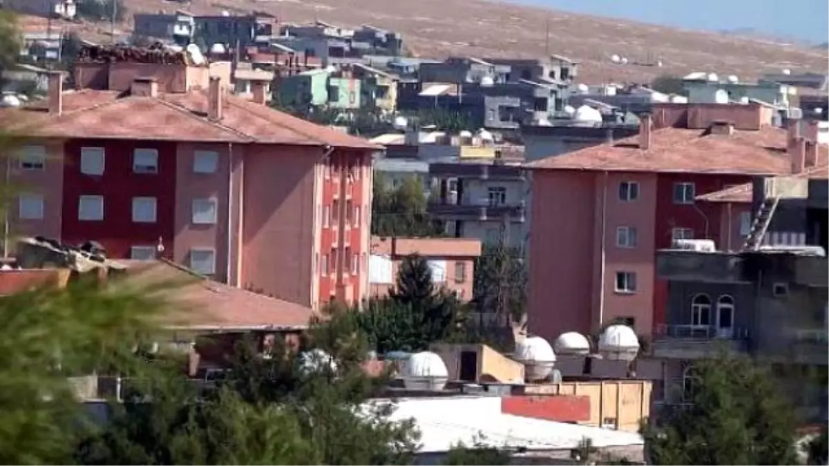 Silopi\'de PKK\'lılar Lojmanlara Saldırdı: 2 Asker Yaralı