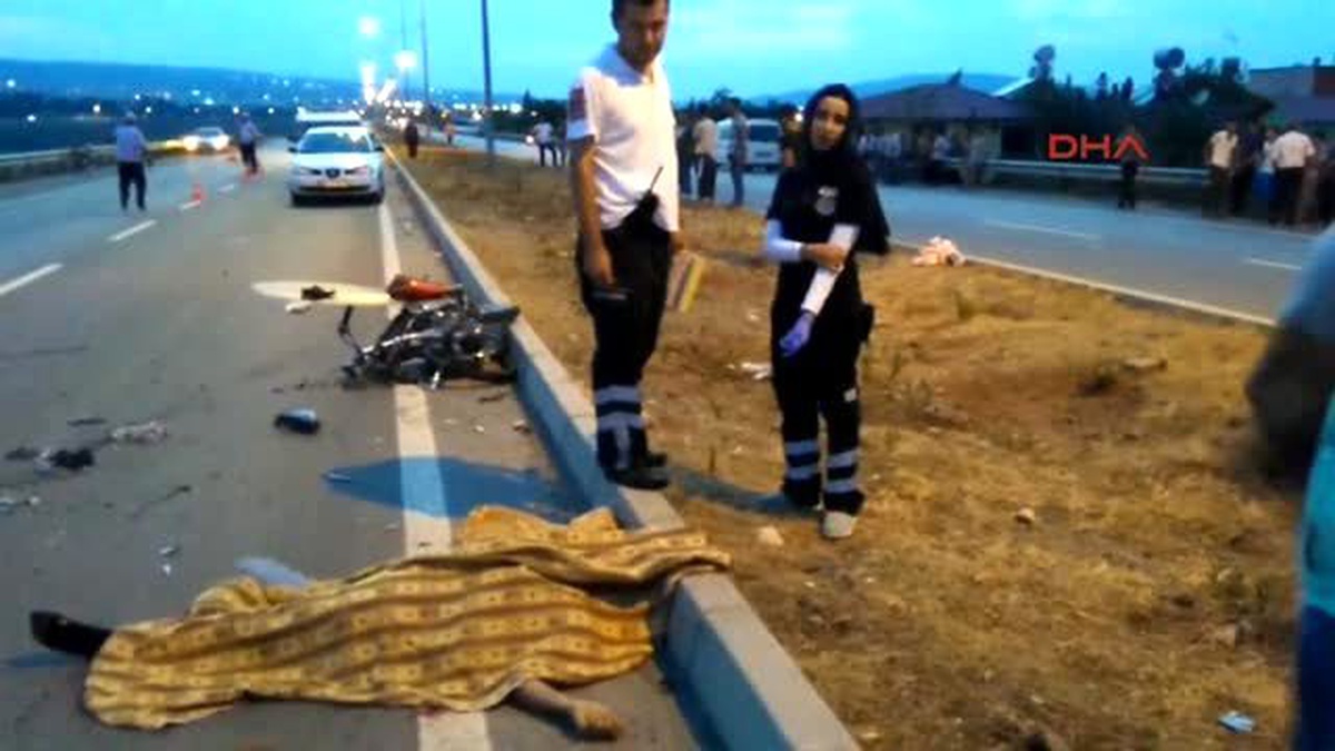 Sürücülerinin Yatarak Kullandığı Motosikletler Kafa Kafaya Çarpıştı: 2 Ölü
