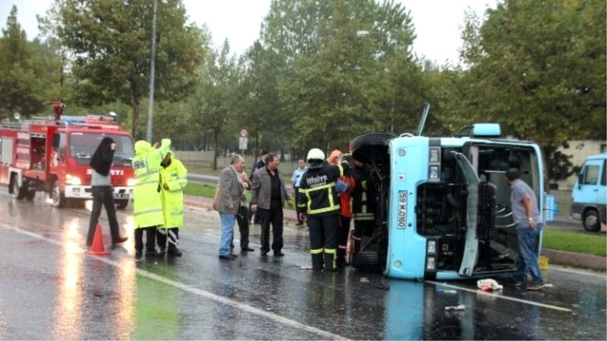 Tekirdağ\'da Yolcu Minibüsü Devrildi: 7 Yaralı