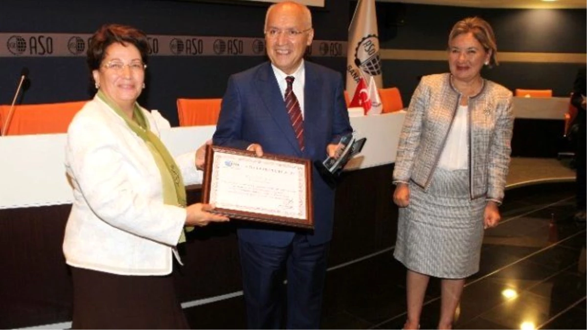 Yaşar\'a "Etik Yönetici" Ödülü