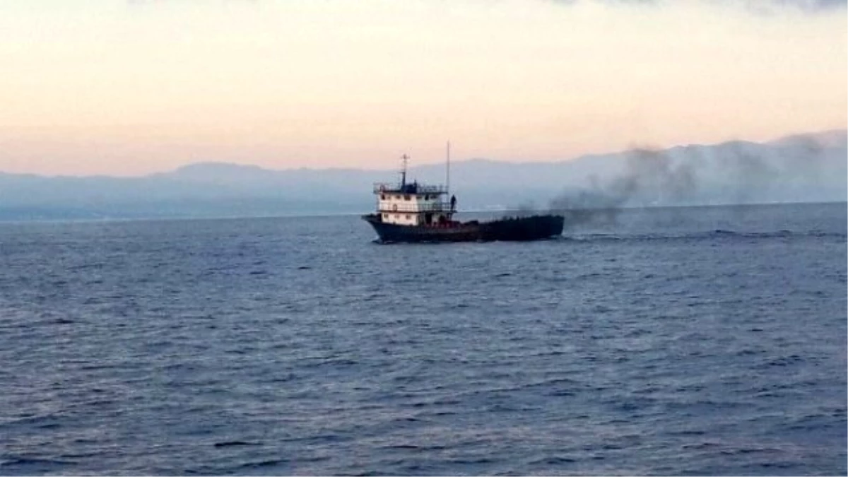 Yunan Adalarına Trol Teknesiyle Ulaşıyorlar