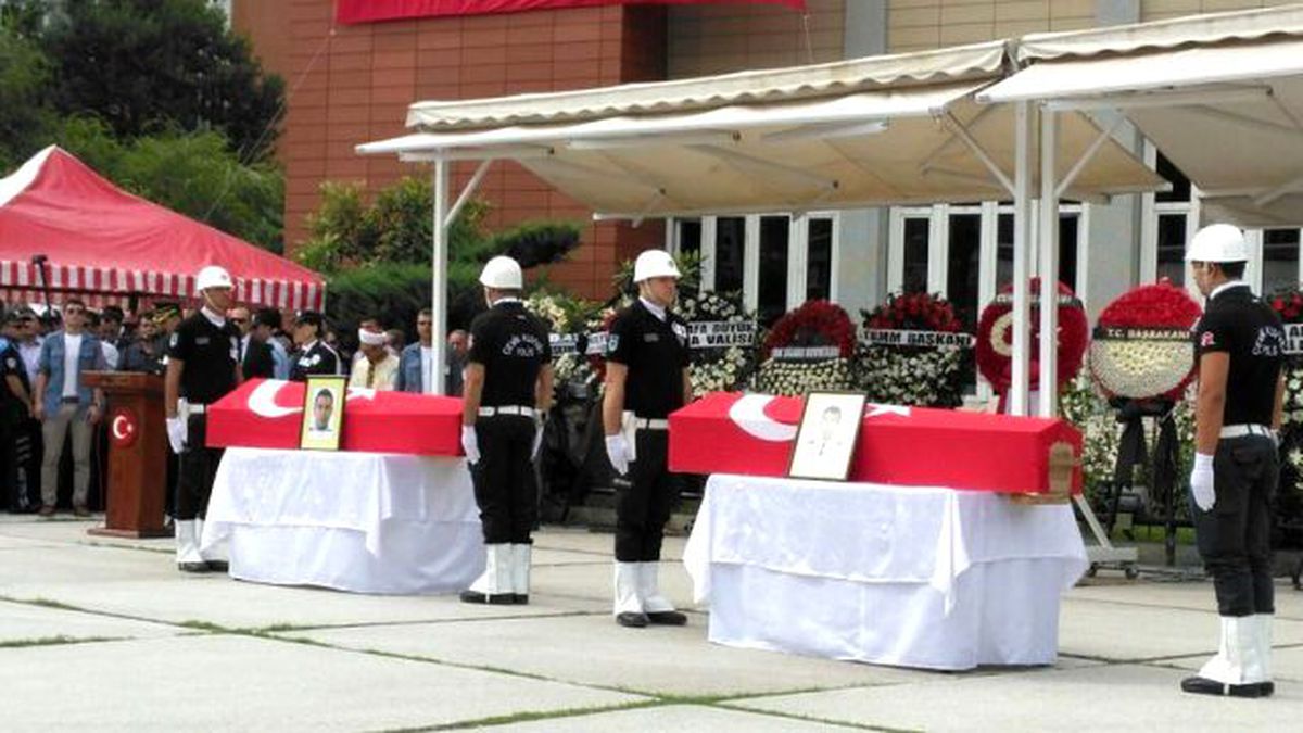 Adana 2 Polis Şehidini Uğurlarken, Yakınları Erdoğan'a Tepki Gösterdi