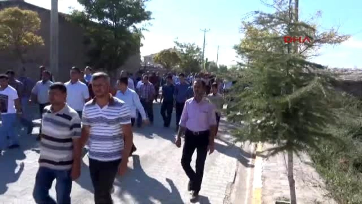 Aksaray Düğün Yolundaki Trafik Kazasında Ölen İki Arkadaş Toprağa Verildi