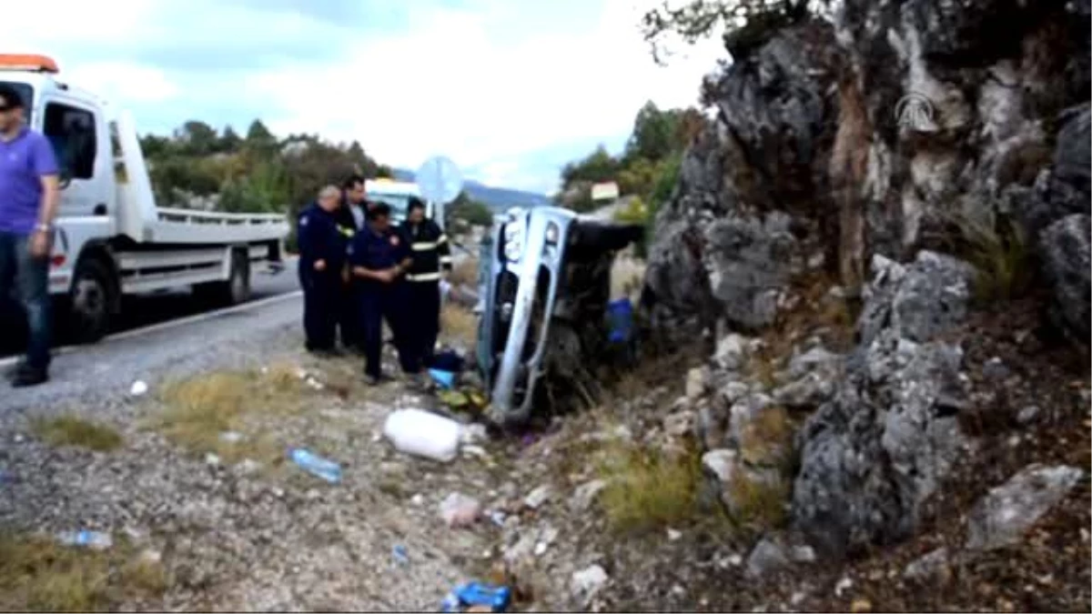 Akseki\'de Trafik Kazası: 5 Yaralı